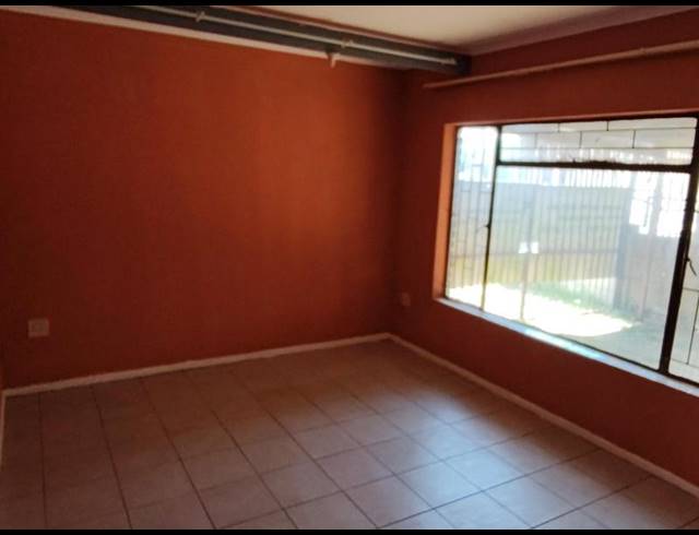 3 BEDROOM HOUSE FOR SALE IN LENASIA SOUTH